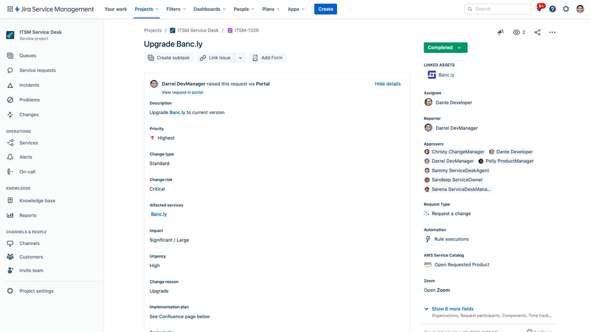 The Jira Service Management window with queues, incidents, problems, changes, alerts and knowledge base in the sidebar